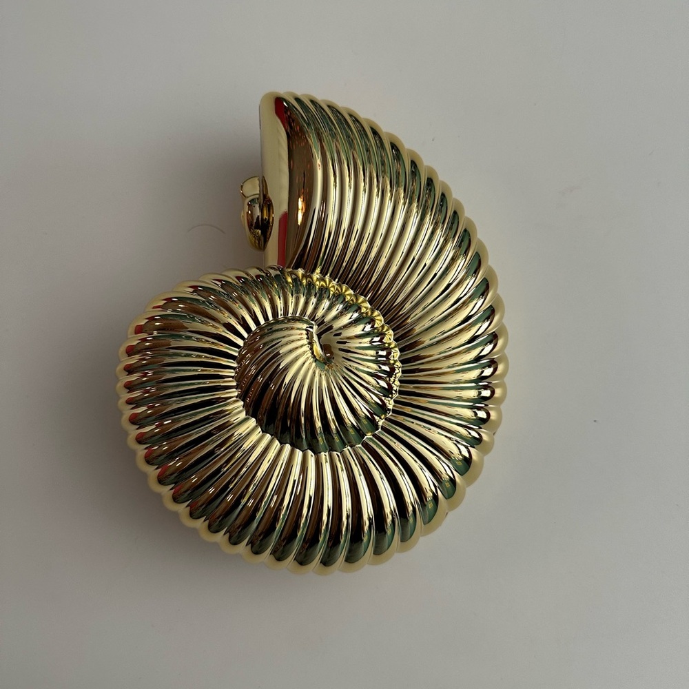 Elegant Gold Shell purse